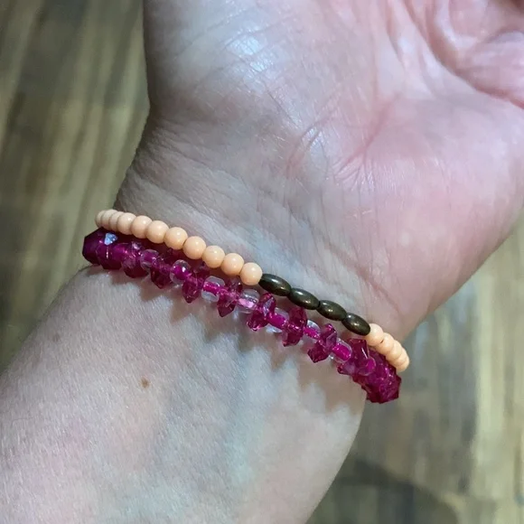 Two stretch bracelets - Picture 3 of 5